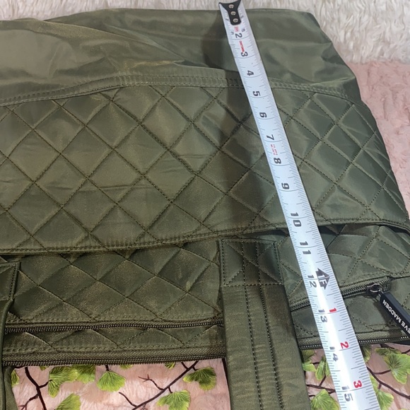 Steve Madden Gym -traveling bag - Picture 4 of 8